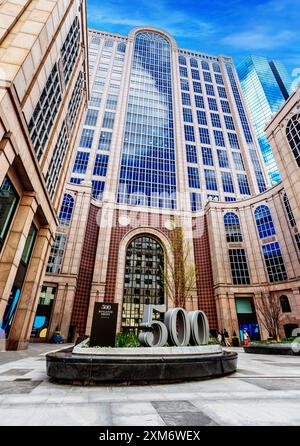 Boston, Massachusetts, États-Unis - 16 avril 2024 : 500 Boylston Street est un bâtiment postmoderne de 1,3 millions de pieds carrés situé dans la section Back Bay de B. Banque D'Images