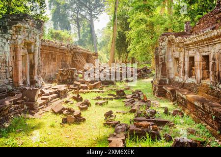 Ruines de l'ancien temple Preah Khan à Angkor dans le soleil du matin Banque D'Images