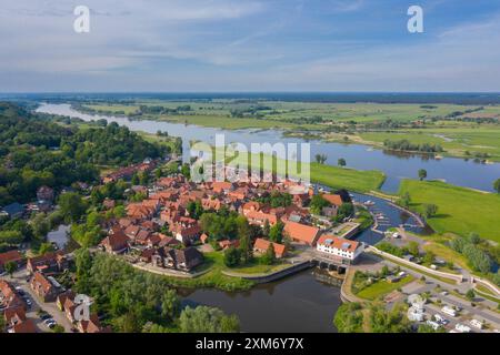 Vue de la vieille ville de Hitzacker sur l'Elbe, été, basse-Saxe, Allemagne Banque D'Images