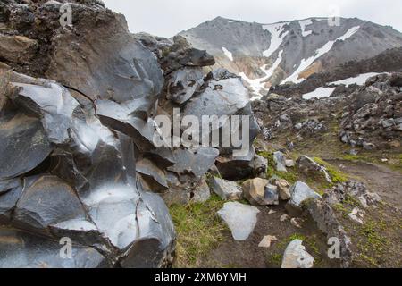 Pierre de lave dans le champ de lave de Laugahraun à Landmannalaugar, parc national de Fjallabak, Sudurland, Islande Banque D'Images