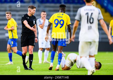 Broendby, Danemark. 25 juillet 2024. L'arbitre David Dickinson vu lors du match de qualification de l'UEFA Conference League entre Broendby IF et Llapi au Broendby Stadion à Broendby. Crédit : Gonzales photo/Alamy Live News Banque D'Images