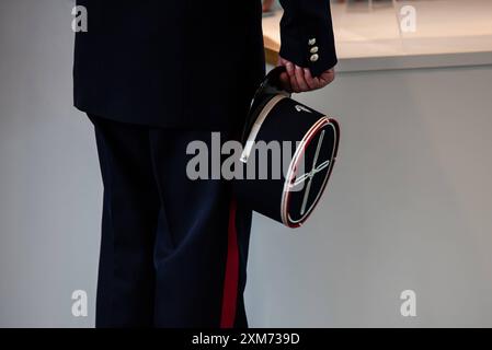 FRANCE-POLITICS-SPORT-OLY vêtements et symboles des douaniers français au bureau des douanes à l’occasion de la visite du ministre de l’Economie sortant Bruno le Maire, à la veille de l’ouverture des Jeux Olympiques. À Paris, le 25 juillet 2024. PARIS ILE-DE-FRANCE FRANCE COPYRIGHT : XANDREAXSAVORANIXNERIX FRANCE-POLITICS-SPORT-OLY-ASN ASAVORANINERI-1 Banque D'Images