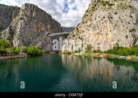 La rivière Cetina et les gorges de Cetina près de omis, Croatie, Europe Banque D'Images