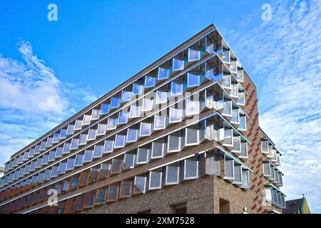 Architecture moderne, immeuble de bureaux Sparkasse, conçu par Lederer, Ragnarsdottir, Ulm, Baden-Württemberg, Allemagne, Europe Banque D'Images