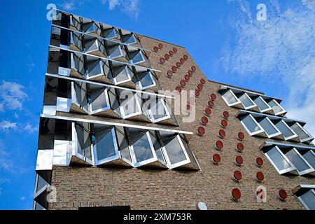 Architecture moderne, immeuble de bureaux Sparkasse, conçu par Lederer, Ragnarsdottir, Ulm, Baden-Württemberg, Allemagne, Europe Banque D'Images