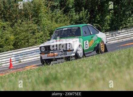 Ford Escort mk2 en compétition à une journée de piste et contre la montre à Blyton Park, Blyton, Lincolnshire. Banque D'Images