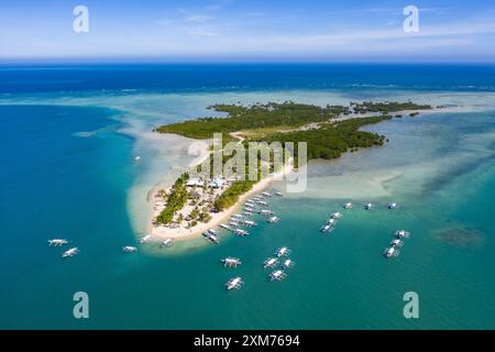 Photographies aériennes de bateaux d'excursion en canot Bangka Outrigger sur l'île Cowrie, Honda Bay, près de Puerto Princesa, Palawan, Philippines Banque D'Images