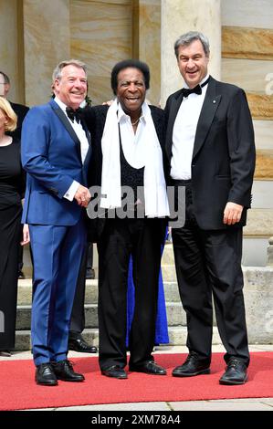 Patrick Lindner, Roberto Blanco und Markus Söder BEI der Eröffnung der 112. Richard-Wagner-Festspiele 2024 mit der Neuinszenierung von Tristan und Isolde im Bayreuther Festspielhaus. Bayreuth, 25.07.2024 *** Patrick Lindner, Roberto Blanco et Markus Söder lors de l'ouverture du Richard Wagner Festival 112 2024 avec la nouvelle production de Tristan et Isolde au Bayreuth Festspielhaus Bayreuth, 25 07 2024 Foto:Xn.xKubelkax/xFuturexImagex wagner festspiele 4178 Banque D'Images