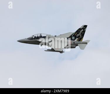 L'avion à réaction Leonardo M-346 de l'armée de l'air italienne volant au Royal International Air Tattoo de 2024 Banque D'Images