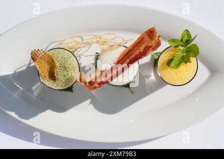 Soupe d'épinards, soupe de pommes de terre et soupe de carottes Banque D'Images