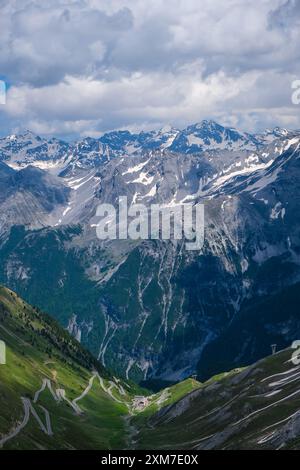 Stilfserjoch, Vinchgau, Tyrol du Sud, Italie - paysage de montagne sur l'Ortler, Alpes italiennes, paysage enneigé sur la route du col de Stilfser Joch. L'Ortle Banque D'Images