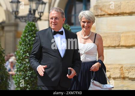 Henry Schramm Bezirkstagspraesident von Oberfranken mit Ehefrau Andrea Schramm. Eroeffnung der Bayreuther Richard Wagner Festspiele 2024 Roter Teppich AM 25.07.2024.. Gruener Huegel, *** Henry Schramm Président du district de haute-Franconie avec son épouse Andrea Schramm ouverture du Bayreuth Richard Wagner Festival 2024 tapis rouge le 25 07 2024 Gruener Huegel, Banque D'Images