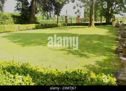 Vue sur le magnifique jardin de Villa Chiminelli situé à 'Sant'Andrea Oltre il Muson', Trévise, Italie Banque D'Images