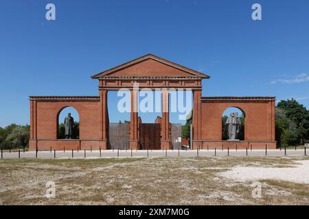 Hongrie, Budapest, l'entrée principale du parc Memento. Szoborpark ou Memento Park est un musée en plein air à Budapest, en Hongrie, dédié aux monumentaux s. Banque D'Images