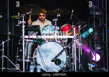 Malmesbury, Royaume-Uni. 26 juillet 2024. Flamingods se produit sur la scène Charlie Gillett pendant Womad - World of Music, Arts and Dance 2024. Flamingods Flamingods est un groupe de rock alternatif de Londres et de Bahreïn fondé par Kamal Rasool en 2010. Les autres membres du groupe sont Karthik Poduval, Sam Rowe et Charles Prest. Photo de Julie Edwards./Alamy Live News Banque D'Images