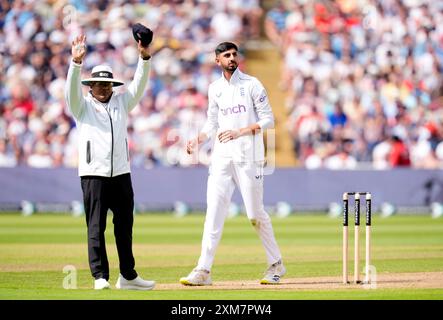 L'anglais Shoaib Bashir réagit lors du premier jour du troisième Rothesay test match à Edgbaston, Birmingham. Date de la photo : vendredi 26 juillet 2024. Banque D'Images