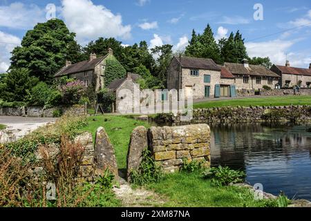 Près de l'étang du village à Tissington, Peak District National Park, Derbyshire Banque D'Images