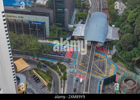 Une photo de la station de monorail Bukit Nanas vue d'en haut. Banque D'Images