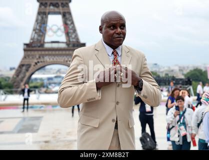 Carl Lewis arrive au Trocadéro avant la cérémonie d’ouverture des Jeux Olympiques de Paris 2024. Date de la photo : vendredi 26 juillet 2024. Banque D'Images