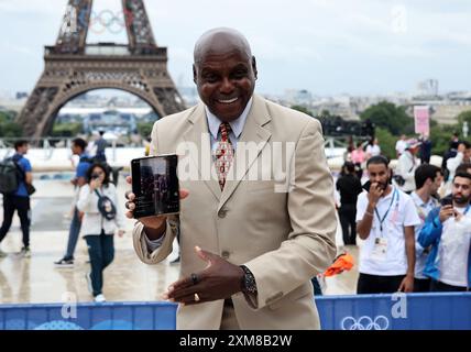 Carl Lewis arrive au Trocadéro avant la cérémonie d’ouverture des Jeux Olympiques de Paris 2024. Date de la photo : vendredi 26 juillet 2024. Banque D'Images