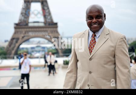 Carl Lewis arrive au Trocadéro avant la cérémonie d’ouverture des Jeux Olympiques de Paris 2024. Date de la photo : vendredi 26 juillet 2024. Banque D'Images