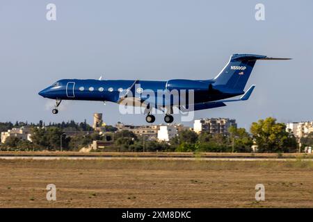 Gulfstream Aerospace G-V-SP Gulfstream G550 (REG : N550GP) en provenance de Palerme, Sicile. Banque D'Images