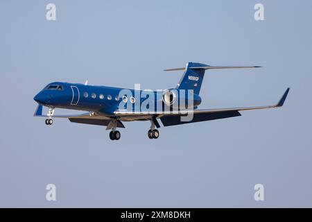 Gulfstream Aerospace G-V-SP Gulfstream G550 (REG : N550GP) en provenance de Palerme, Sicile. Banque D'Images