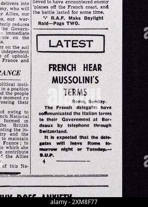 « French Hear Mussolini's Terms » dernière manchette dans le Daily mail (réplique), 24 juin 1940, suite à la bataille de France. Banque D'Images