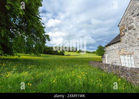 Village d'Ashford-in-the-Water paroisse civile dans le Derbyshire Peak District, Angleterre, Royaume-Uni Banque D'Images