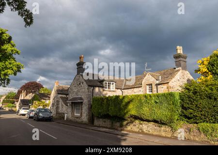 Village d'Ashford-in-the-Water paroisse civile dans le Derbyshire Peak District, Angleterre, Royaume-Uni Banque D'Images