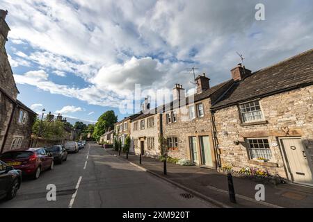 Village d'Ashford-in-the-Water paroisse civile dans le Derbyshire Peak District, Angleterre, Royaume-Uni Banque D'Images