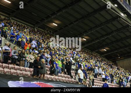 Wigan, Royaume-Uni. 26 juillet 2024. Les fans de Warrington Wolves lors du match de la Betfred Super League Round 19 Warriors vs Warrington Wolves au DW Stadium, Wigan, Royaume-Uni, le 26 juillet 2024 (photo par Gareth Evans/News images) à Wigan, Royaume-Uni le 26/07/2024. (Photo de Gareth Evans/News images/SIPA USA) crédit : SIPA USA/Alamy Live News Banque D'Images