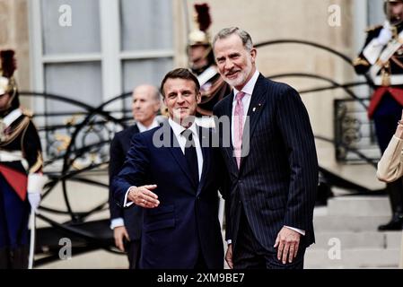 Paris, France. 09 juin 2024. Antonin Burat/le Pictorium - réception des chefs d'Etat et de gouvernement à l'Elysée, à l'occasion du lancement des Jeux Olympiques de Paris 2024. - 09/06/2024 - France/Paris - le roi d'Espagne Felipe VI reçu par le président français Emmanuel Macron à l'Elysée pour le lancement des Jeux Olympiques de Paris 2024, le 26 juillet 2024. Crédit : LE PICTORIUM/Alamy Live News Banque D'Images