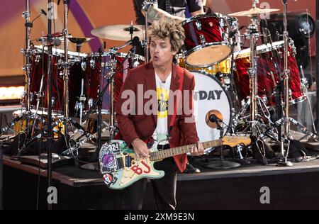 New York, États-Unis. 26 juillet 2024. Billie Joe Armstrong se produit avec le groupe rock Green Day lors du concert ABC Good Morning America à Central Park à New York (photo de Lev Radin/Pacific Press) crédit : Pacific Press Media production Corp./Alamy Live News Banque D'Images