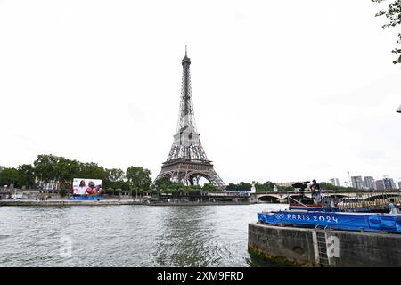 Paris, France. 26 juillet 2024. Ambiance illustration, cérémonie d'ouverture des Jeux Olympiques Paris 2024 le 26 juillet 2024 à Paris, France - photo Federico Pestellini/Panoramic/DPPI Media Credit : DPPI Media/Alamy Live News Banque D'Images