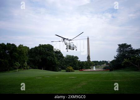 Washington, États-Unis. 26 juillet 2024. Marine One quitte la Maison Blanche avec le président Joe Biden, Valerie Biden Owens et Hunter Biden à bord en route vers Camp David à Washington, DC le vendredi 26 juillet 2024. Photo de Bonnie Cash/Pool/ABACAPRESS. COM Credit : Abaca Press/Alamy Live News Banque D'Images