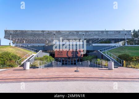 Los Angeles, CA, États-Unis : juillet 26 2024 : extérieur des puits de goudron la Brea et musée à Los Angeles, CA. Banque D'Images