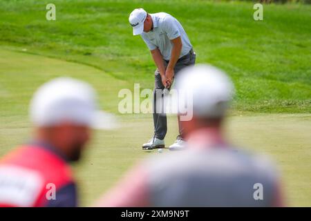 Blaine, Minnesota, États-Unis. 26 juillet 2024. TOM HOGE fait un putt au trou 4 lors du PGA 3M Open 2024 à TPC Twin Cities le 26 juillet 2024. (Crédit image : © Steven Garcia/ZUMA Press Wire) USAGE ÉDITORIAL SEULEMENT! Non destiné à UN USAGE commercial ! Crédit : ZUMA Press, Inc/Alamy Live News Banque D'Images