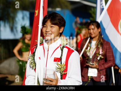 Tahiti, Polynésie française. 26 juillet 2024. Yang Siqi de Team China assiste à la cérémonie d'ouverture des Jeux Olympiques de Paris 2024 à Teahupo'o, Tahiti, Polynésie française, le 26 juillet 2024. Crédit : ma Ping/Xinhua/Alamy Live News Banque D'Images