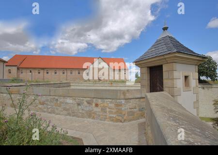 Construire des jardins paradisiaques, paradis de jardin, ancienne église Saint-Pierre, fortifications de la ville, bastion, mur, garde-corps, citadelle, Petersberg, Erfurt Banque D'Images