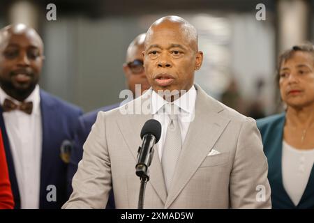 NY, États-Unis. 26 juillet 2024. Fulton Center Subway Station, New York, États-Unis, le 26 juillet 2024 - le maire Eric Adams est accompagné des maires de l'Association des maires afro-américains (AAMA) (maire de Montgomery Steven Reed) et du maire Louis Tishaura Jones pour faire une annonce sur la sécurité publique et la technologie. 26 juillet 2024. Photo : Giada Papini Rampelotto/EuropaNewswire. (Crédit image : © Luiz Rampelotto/ZUMA Press Wire) USAGE ÉDITORIAL SEULEMENT! Non destiné à UN USAGE commercial ! Crédit : ZUMA Press, Inc/Alamy Live News Banque D'Images