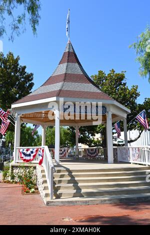 ONTARIO, CALIFORNIE - 14 JUILLET 2024 : kiosque communautaire Jack Mercer sur Euclid Avenue. Banque D'Images