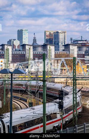 Système de voies à la gare d'Elbbruecken, ICE se dirigeant vers le centre-ville, jusqu'à la gare principale de Hambourg, Allemagne Banque D'Images