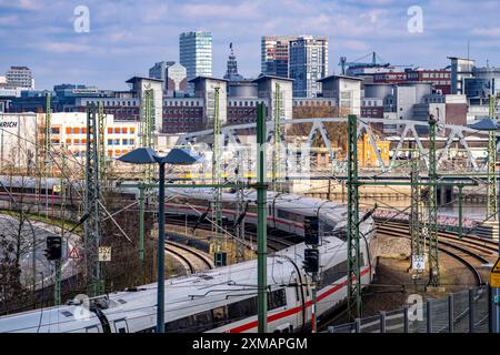Système de voies à la gare d'Elbbruecken, ICE se dirigeant vers le centre-ville, jusqu'à la gare principale de Hambourg, Allemagne Banque D'Images