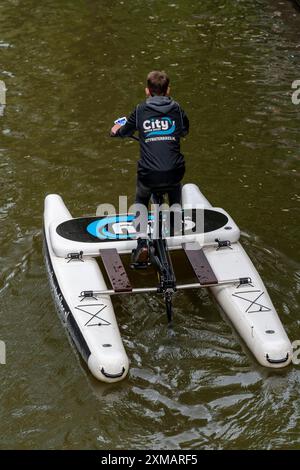 Utrecht, pays-Bas, vieille ville, Oudegracht, canal, Citywaterbike Banque D'Images