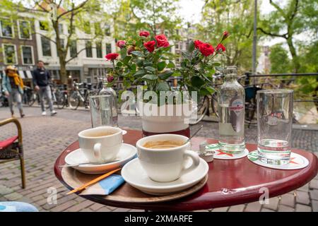 Utrecht, pays-Bas, vieille ville, Oudegracht, canal, restaurants, pubs, cafés, Café sur le Maartensbrug Banque D'Images