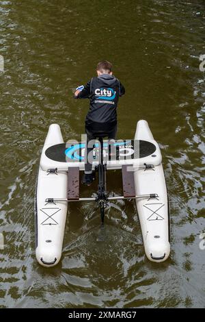 Utrecht, pays-Bas, vieille ville, Oudegracht, canal, Citywaterbike Banque D'Images