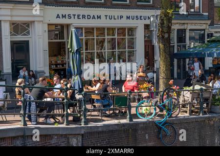 Café sur un canal, Amsterdam Tulip Museum, pays-Bas Banque D'Images