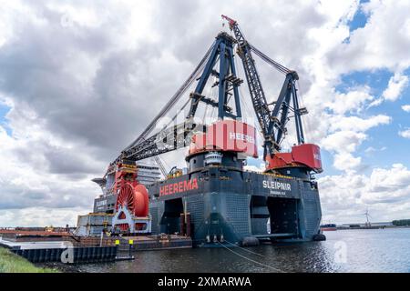 Petroleumhaven, la plus grande grue flottante au monde, Heerema Sleipnir, de Rotterdam, pays-Bas Banque D'Images