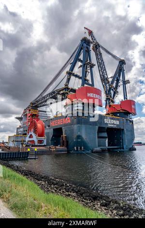 Petroleumhaven, la plus grande grue flottante au monde, Heerema Sleipnir, de Rotterdam, pays-Bas Banque D'Images